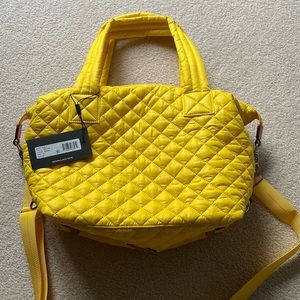 Daffodil yellow puffy Sutton m